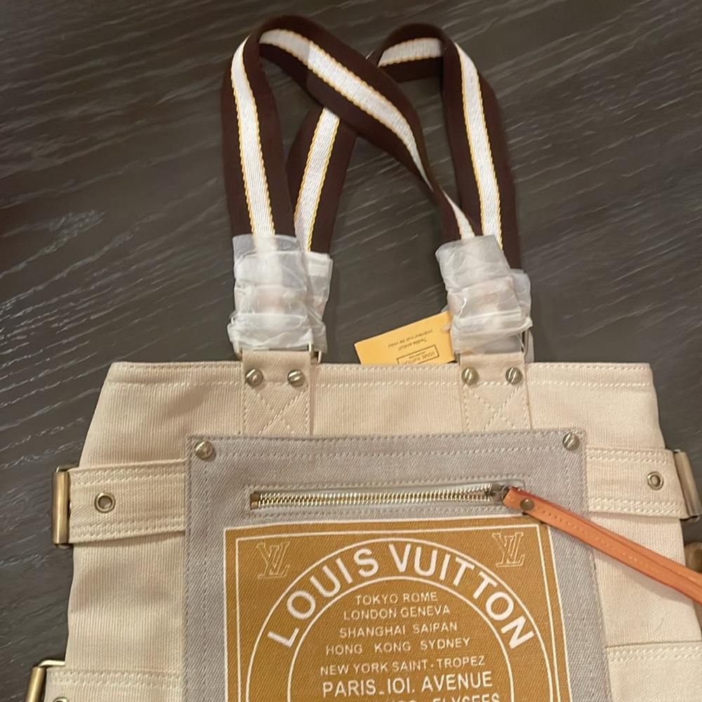 Louis Vuitton Globe Shopper Cabas PM Tote Bag
NWT - Picture 6 of 15